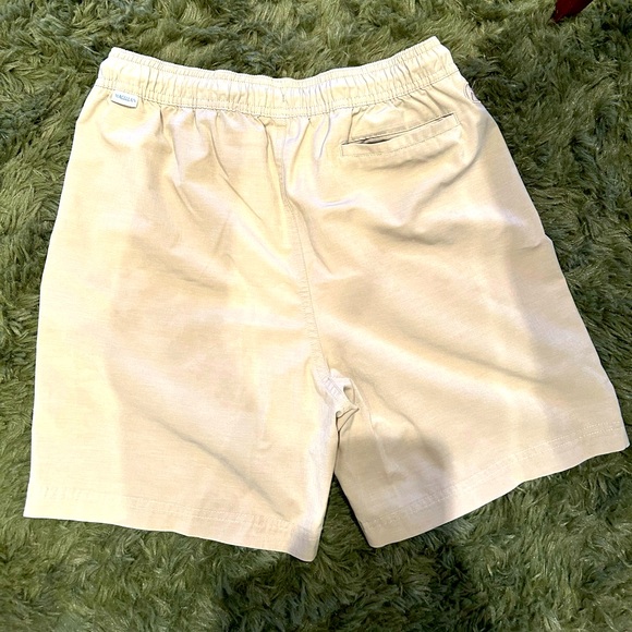 Magellan Outdoors Men's Tan Flat Front Shorts - Picture 1 of 5